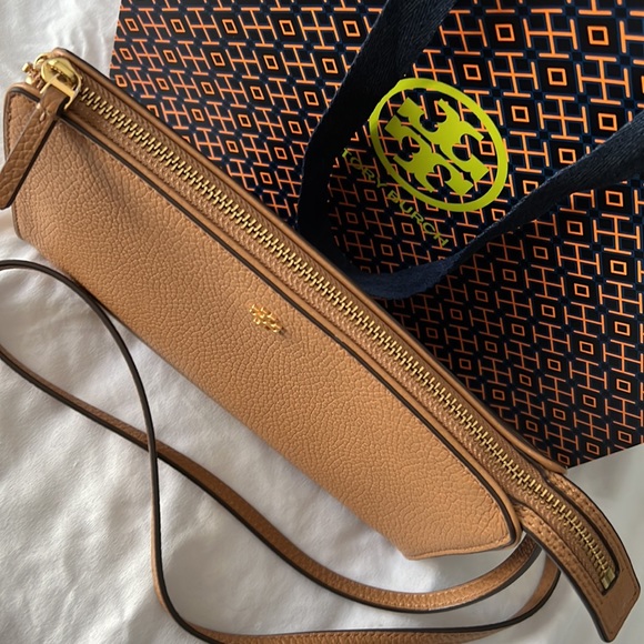 SOLD‼️ Tory Burch Blake Slim Crossbody - Picture 6 of 10